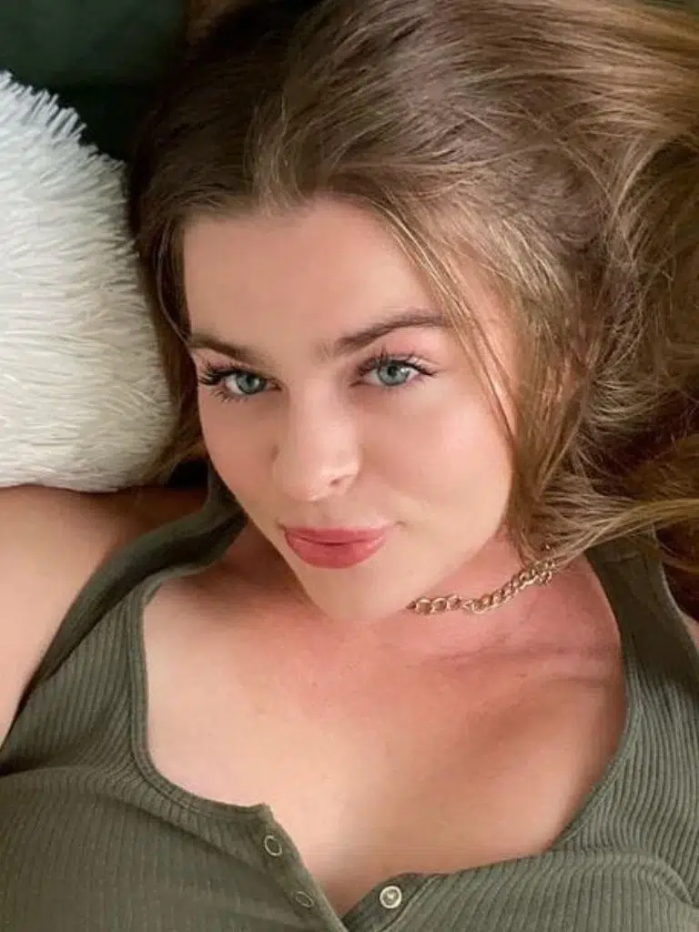 Violet Summersby Biography: Wiki, Age, Career, Height, Weight, Boyfriend, Net Worth & More
